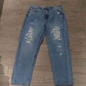 Refuge Women's Relaxed fit Distressed Mom Denim Jeans - Size 5 Like New